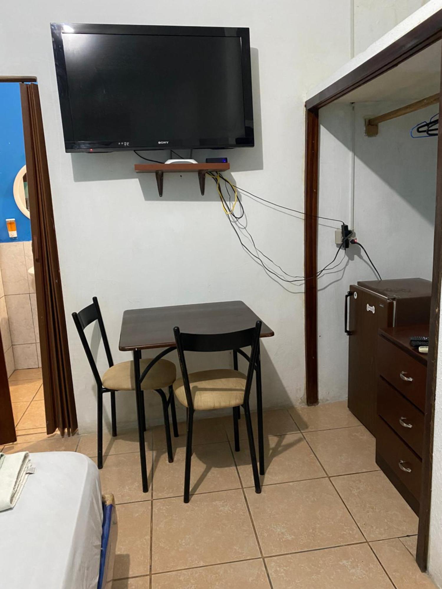 Playa Suites, Cerca Del Malecon Manta Buitenkant foto